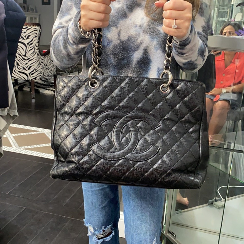 CHANEL black quilted leather tote bag - Picture 3 of 10